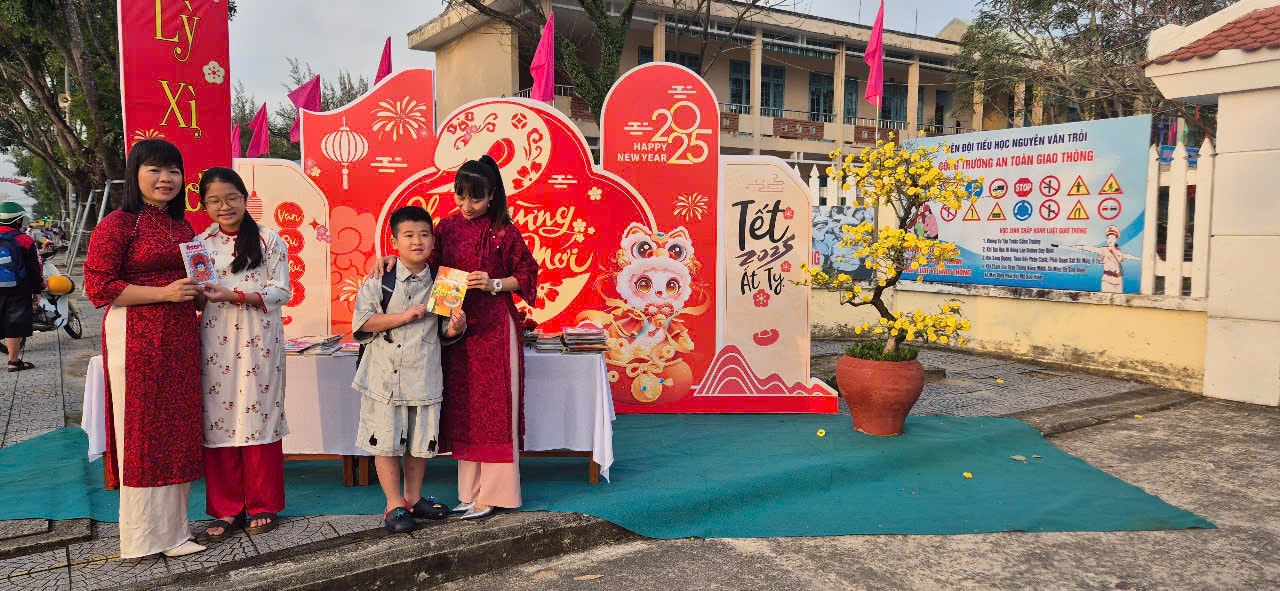 Trường học ở Quảng Nam sôi nổi hoạt động đầu xuân