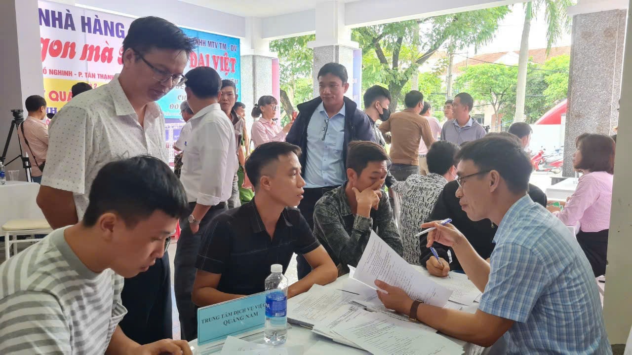 Gắn kết thị trường lao động việc làm