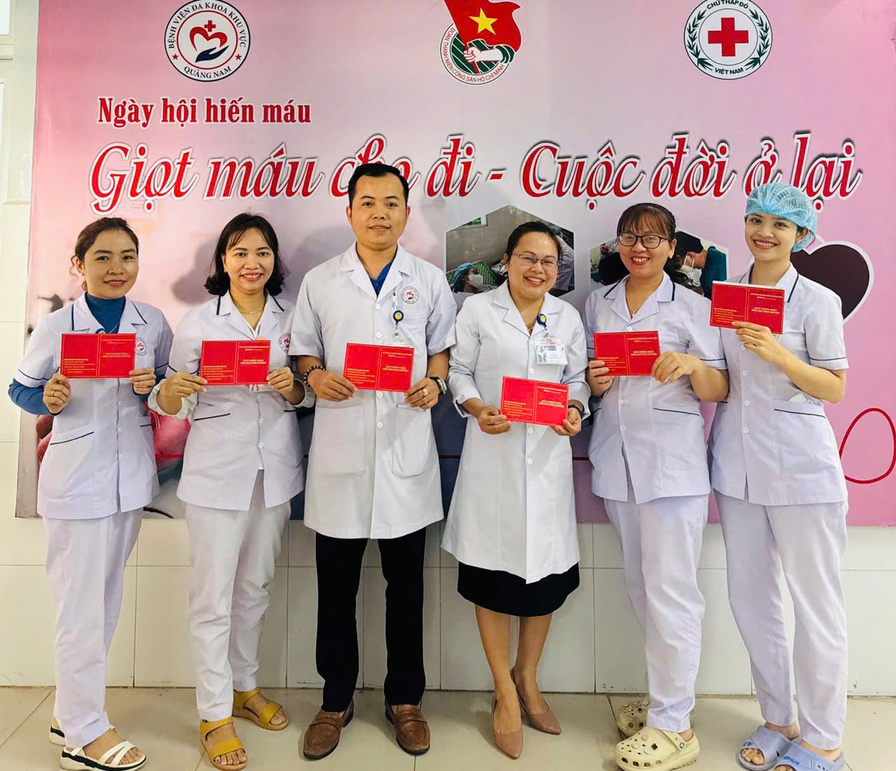 Hơn 120 cán bộ, nhân viên Bệnh viện Đa khoa khu vực Quảng Nam đăng ký hiến máu tình nguyện